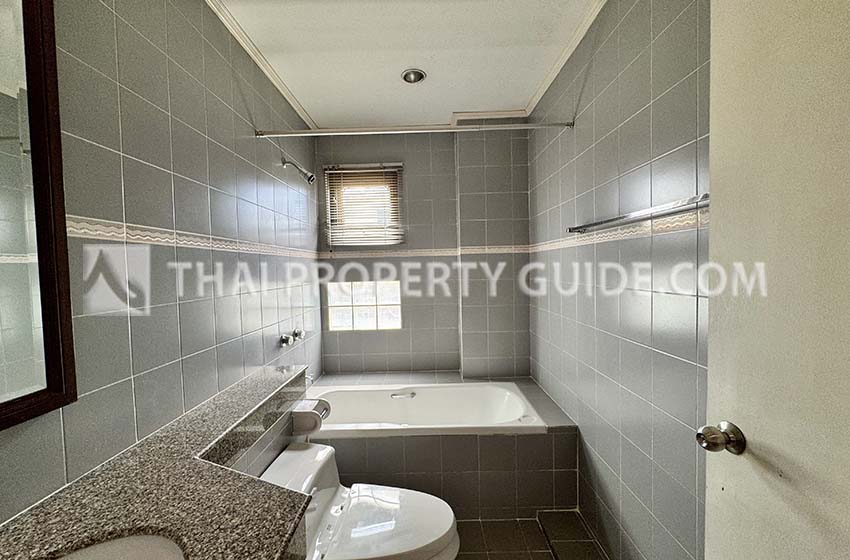 Apartment in Phaholyothin 